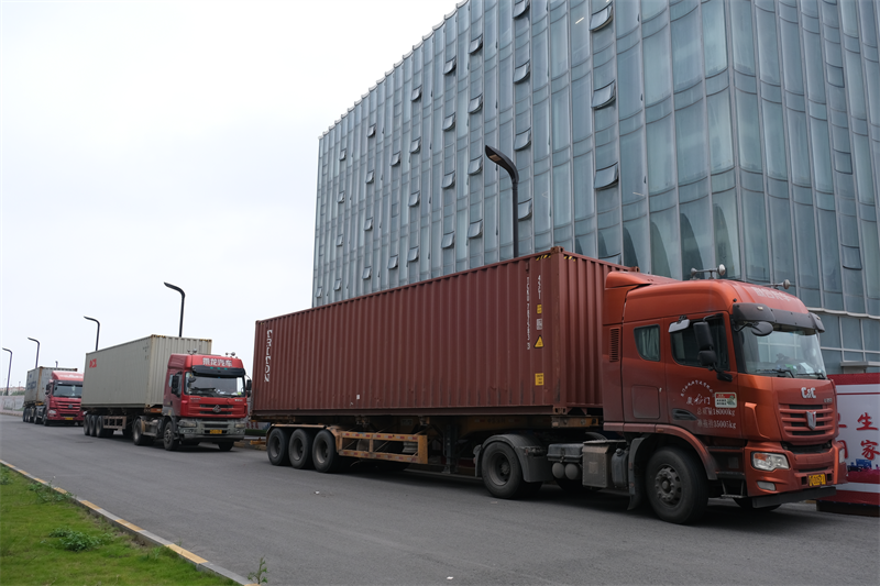 Машины для производства кирпича QGM отправлены на Ближний Восток, помогая региональному строительству сделать новый шаг вперед