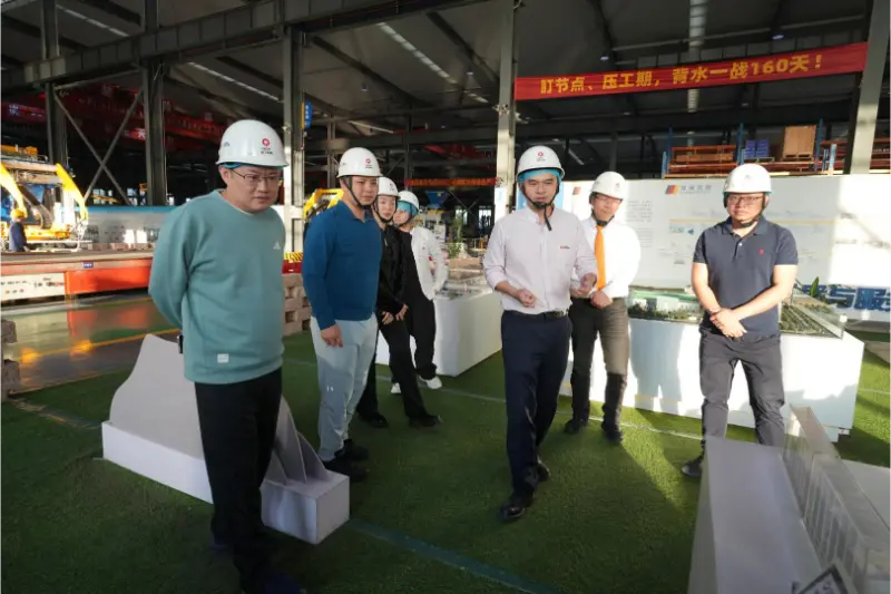 Ассоциация вернувшихся иностранных студентов Наньань посетила компанию Quangong Machinery Co., Ltd. и провела исследование.