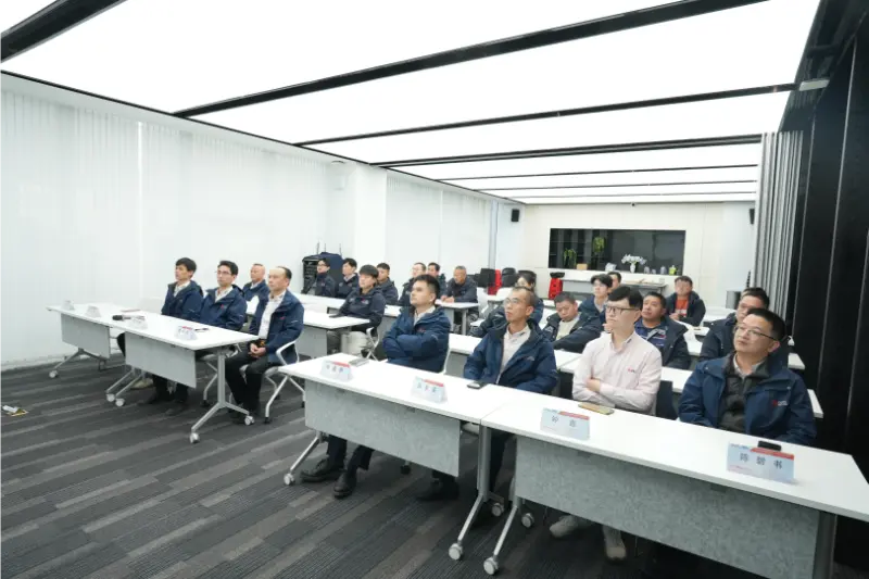 Мобилизационная встреча для зарубежного проекта Quangong Machinery Co., Ltd. по производству кирпича завершилась успешно.