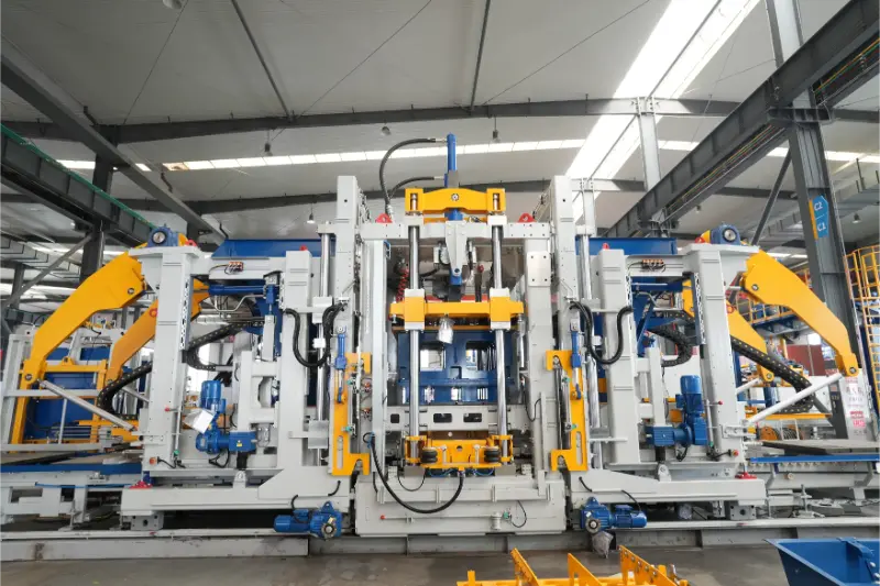 Quangong Machinery Co., Ltd. Машина для формования блоков ZN2000-2: основные характеристики позволяют провести новую модернизацию в интеллектуальном производстве кирпича